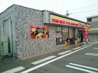 コンビニ　デイリーヤマザキ和歌山手平店様（コンビニ）まで300m
