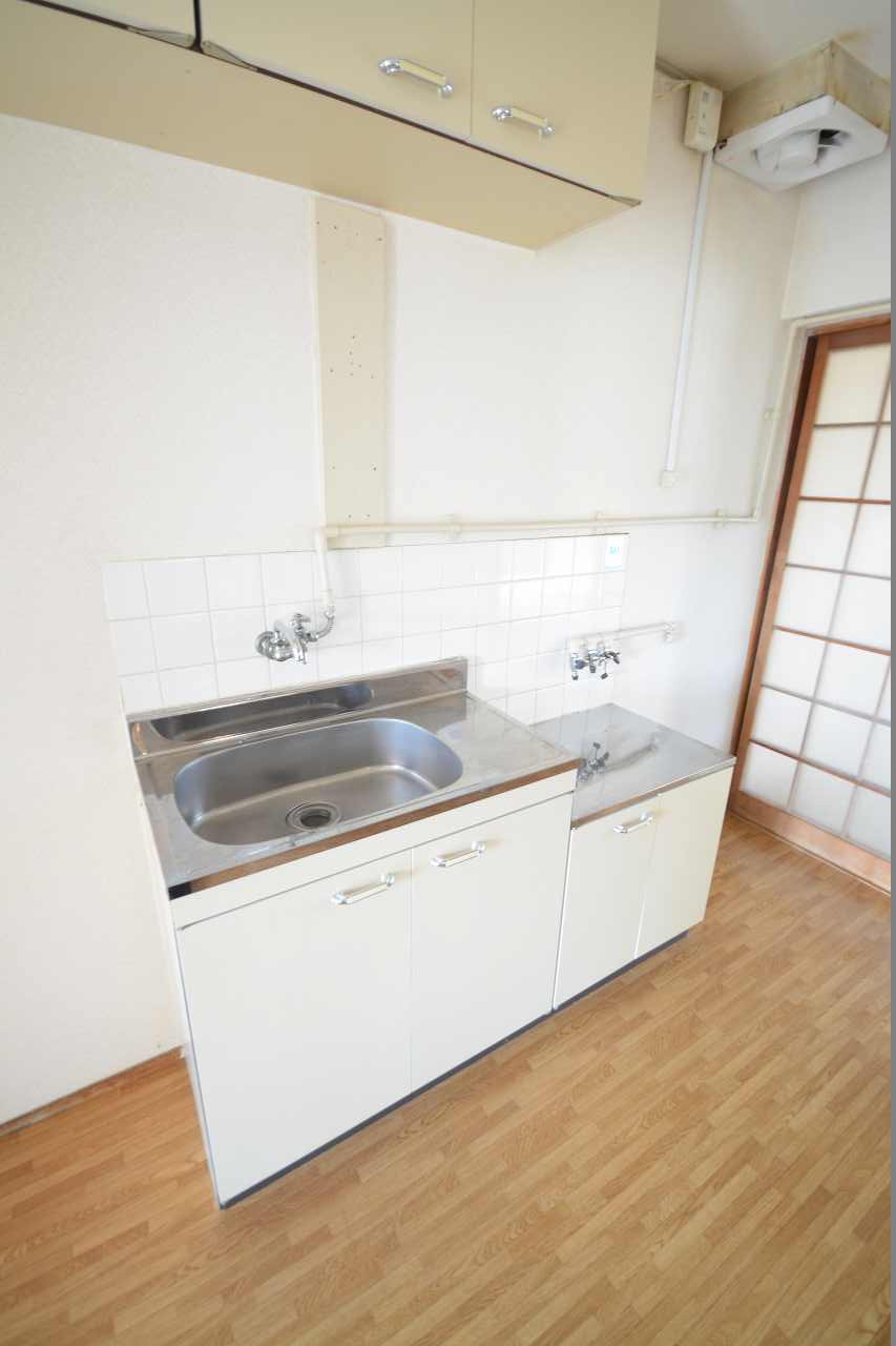 キッチン　同物件、別号室の写真です。