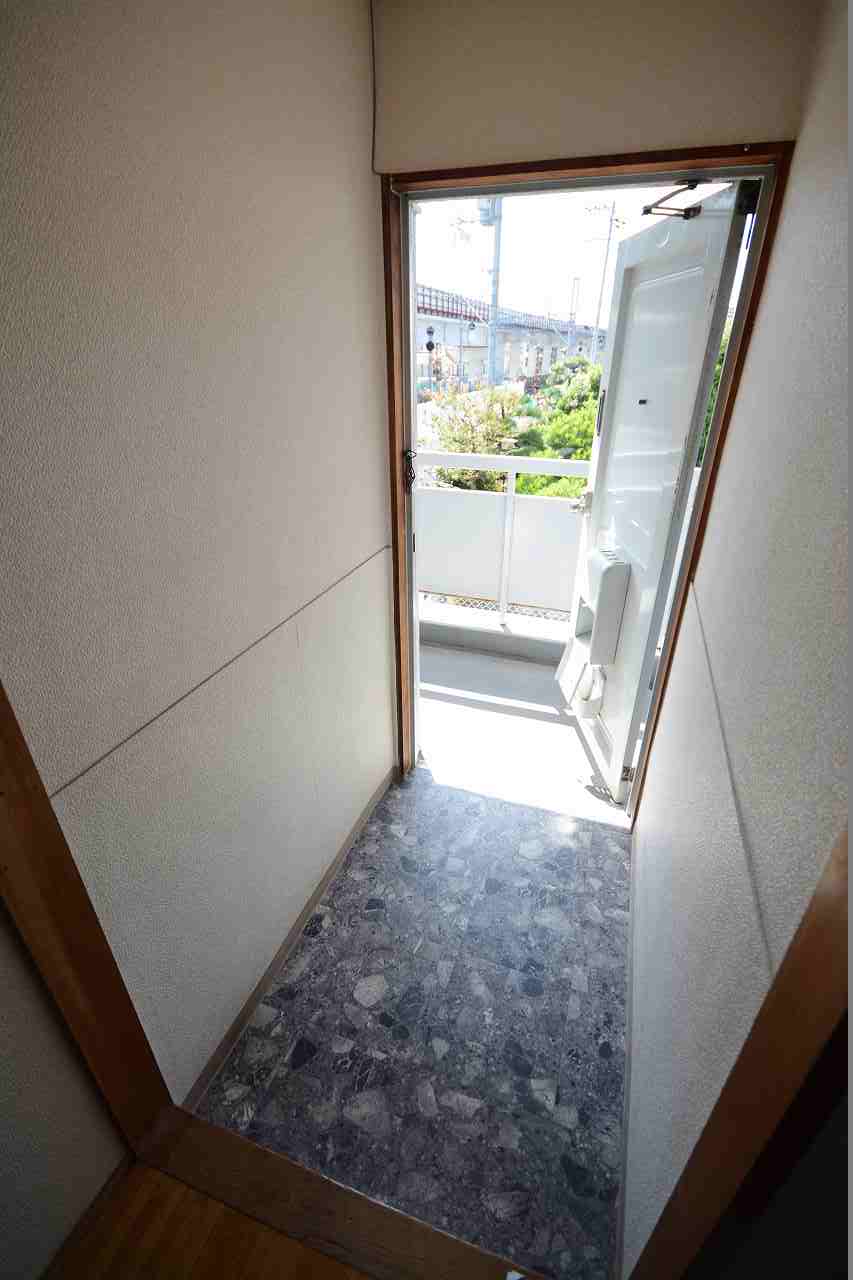 玄関　同物件、別号室の写真です。