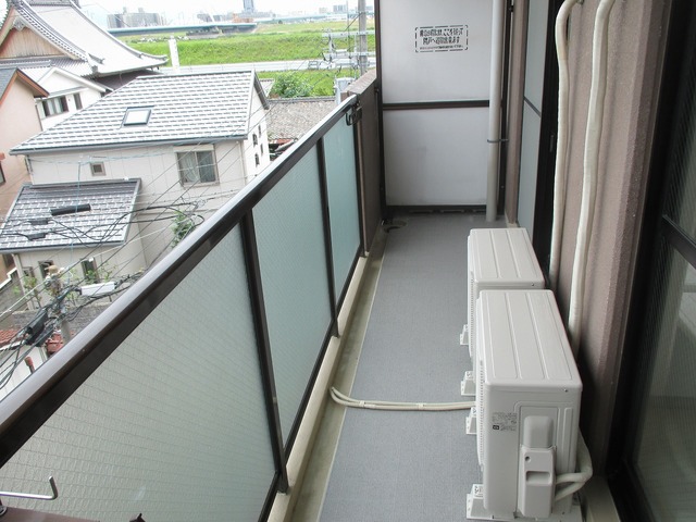 バルコニー　日当たりの良いバルコニーです