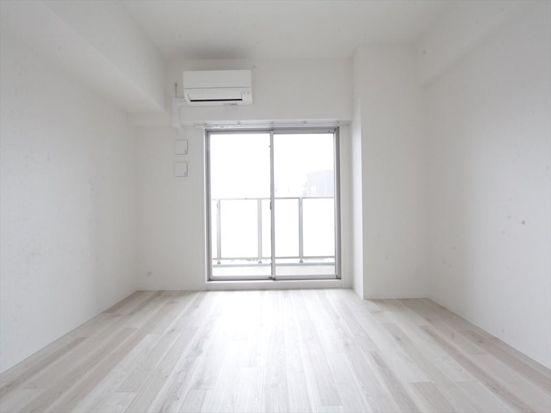 バルコニー　洋室7.5帖　エアコン完備　バルコニーに面しています