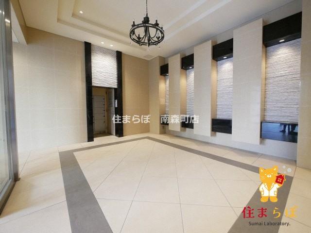 エントランス　「暮らしの設計図は、ここから始まります。」