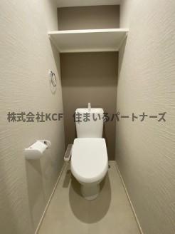 トイレ　収納スペース豊富です