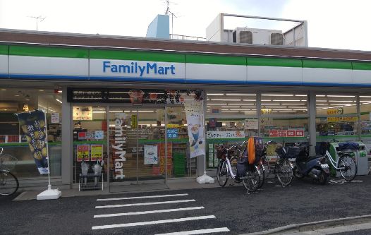 コンビニ　ファミリーマート南千住五丁目店（コンビニ）まで380m