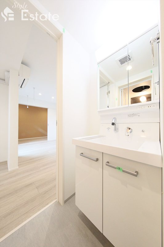 洗面設備　同仕様内装