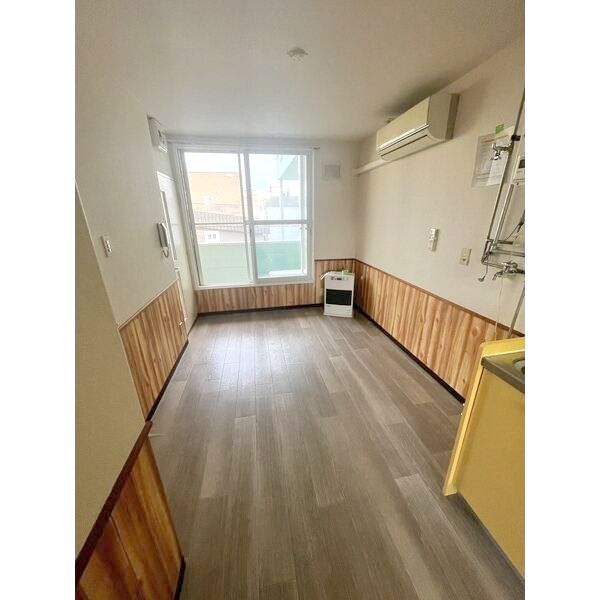 居室・リビング　☆キレイな内装でおススメのお部屋です！