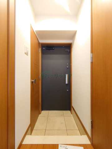 玄関　※参考写真です。同じ間取りの別部屋になります。