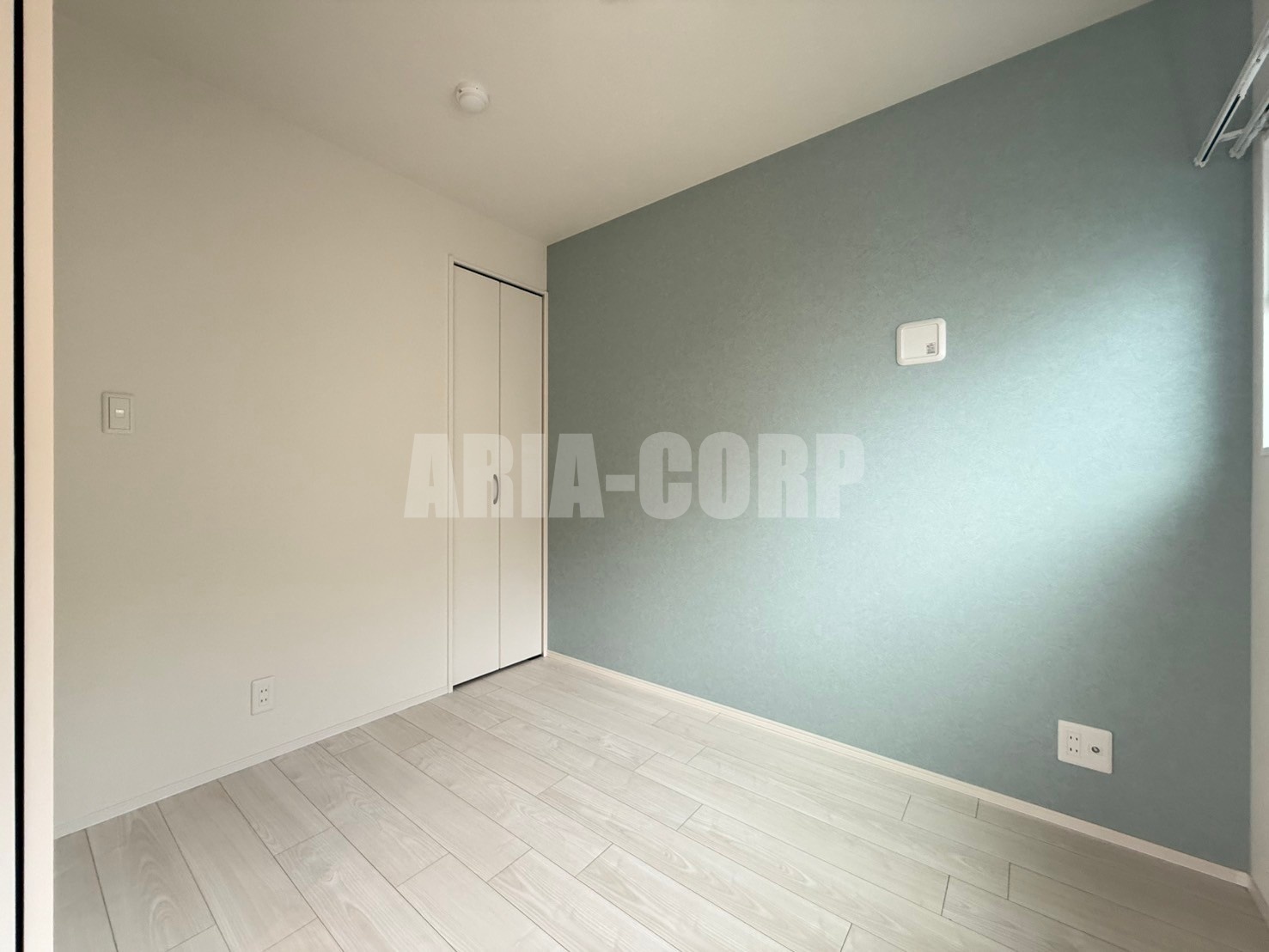 その他部屋・スペース　南面の窓がついており明るいお部屋です♪