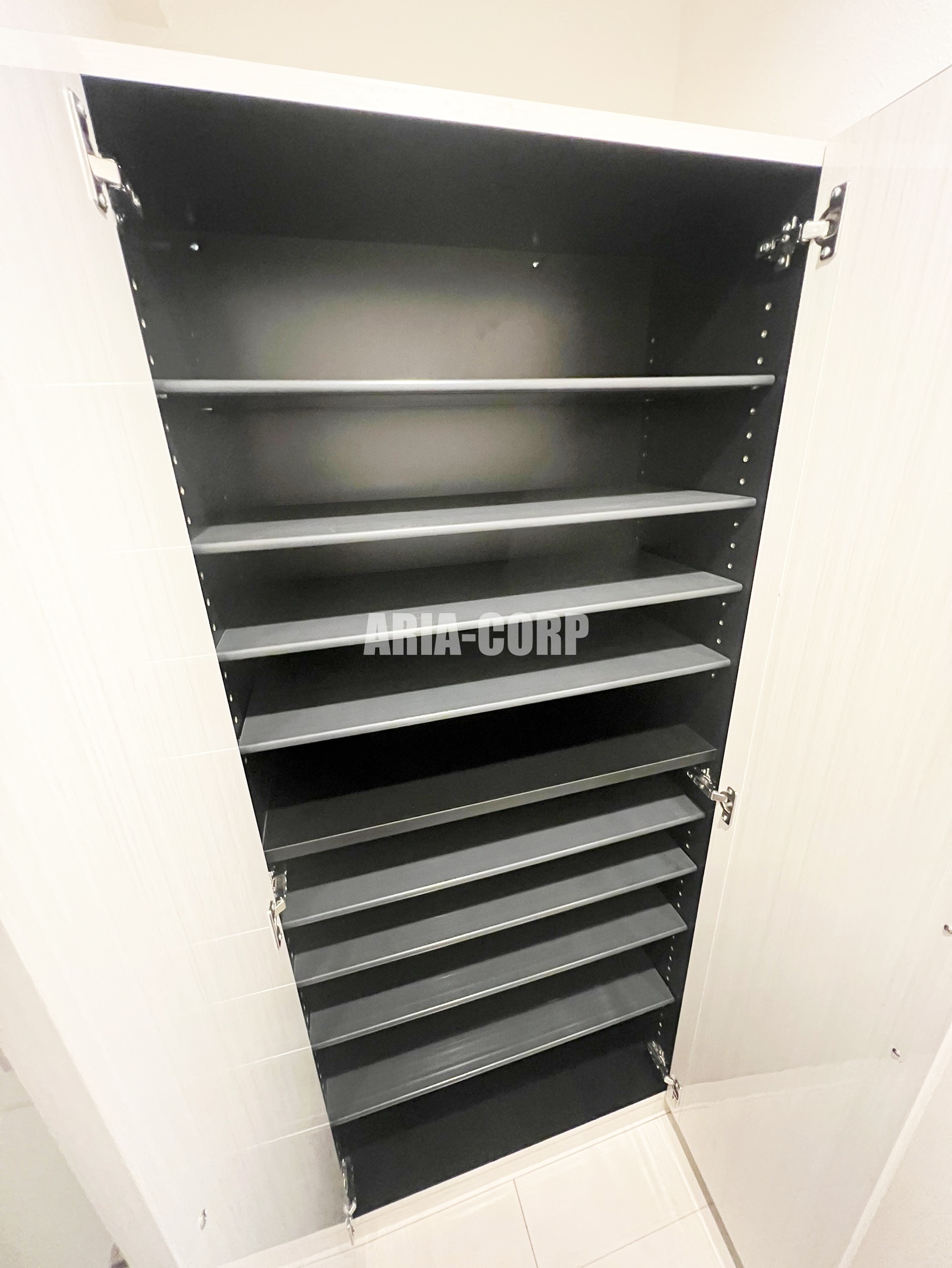 玄関　姿見付大容量シューズボックス付き♪