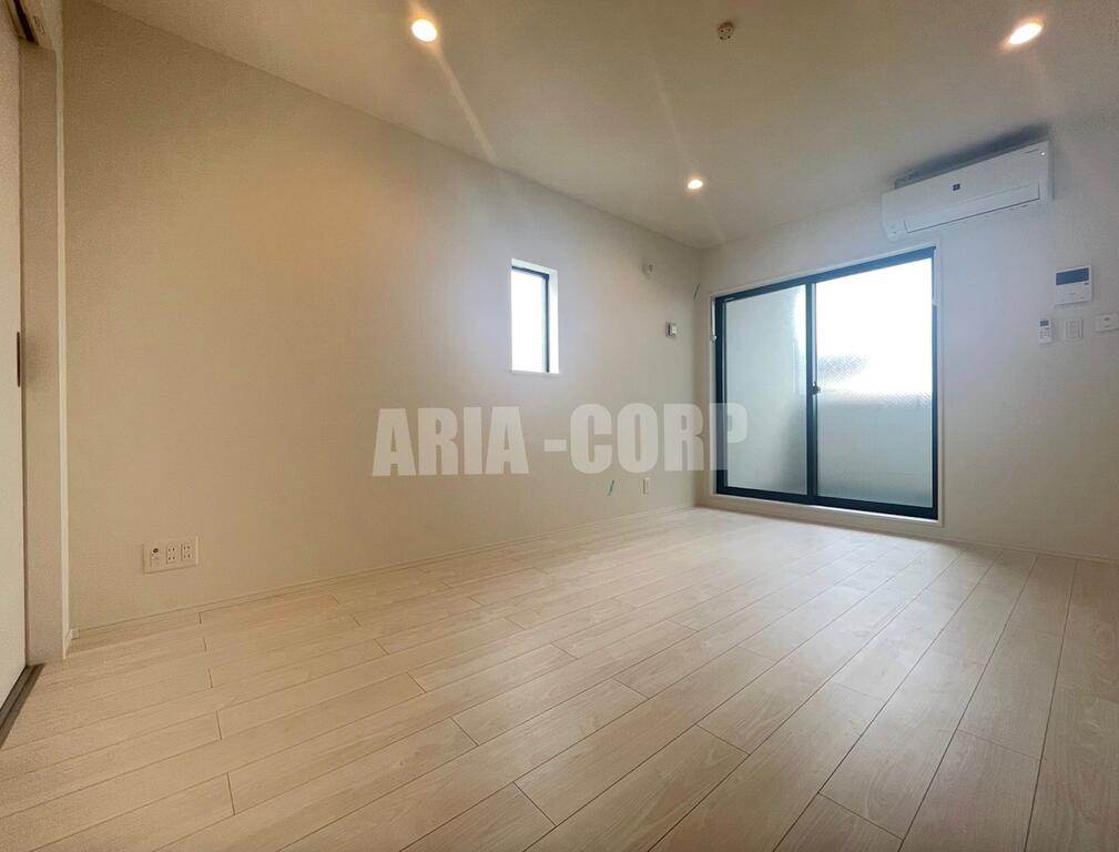 居室・リビング　白を基調としたお洒落な空間！寝室としっかり分けてご利用可能♪