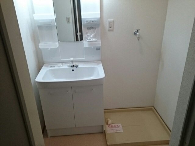 洗面設備　脱衣スペースもあります