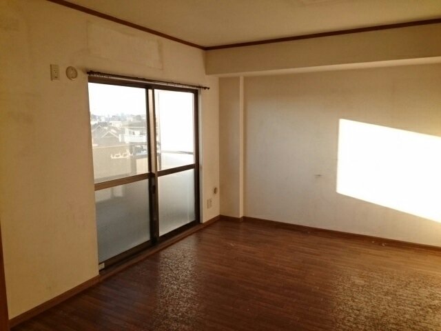 居室・リビング　こちらの居間で趣味の時間をお楽しみください