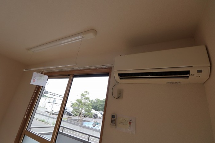 その他設備　エアコン・室内物干し（雨の日などに重宝します）