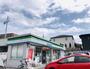 コンビニ　ファミリーマート（コンビニ）まで400m