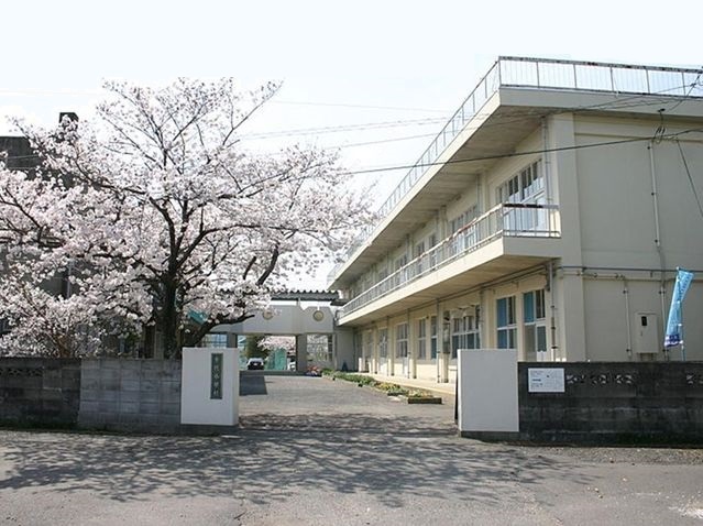 小学校　小松島市立千代小学校（小学校）まで235m
