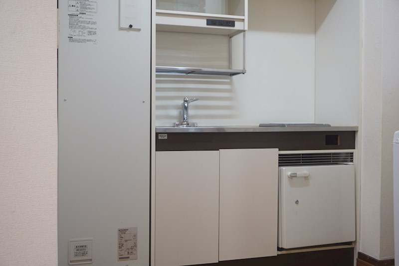 キッチン　IHクッキングヒーター・小型冷蔵庫付き♪