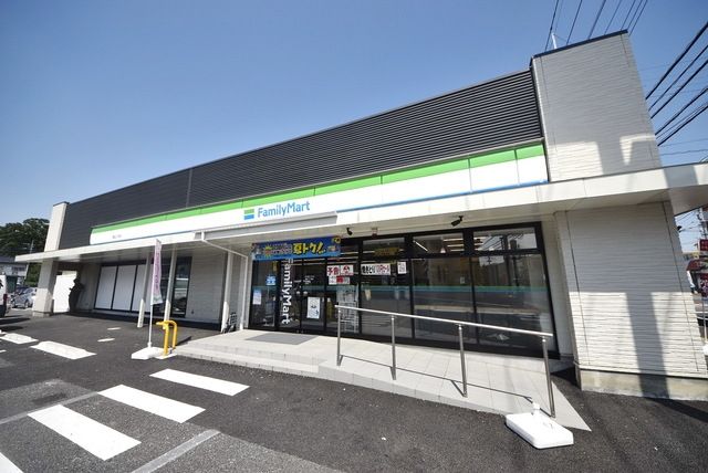 コンビニ　ファミリーマート草加2丁目店（コンビニ）まで197m