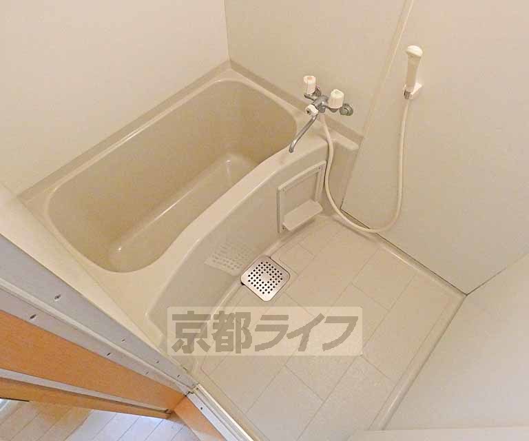 バス・シャワールーム　シンプルな浴室です。