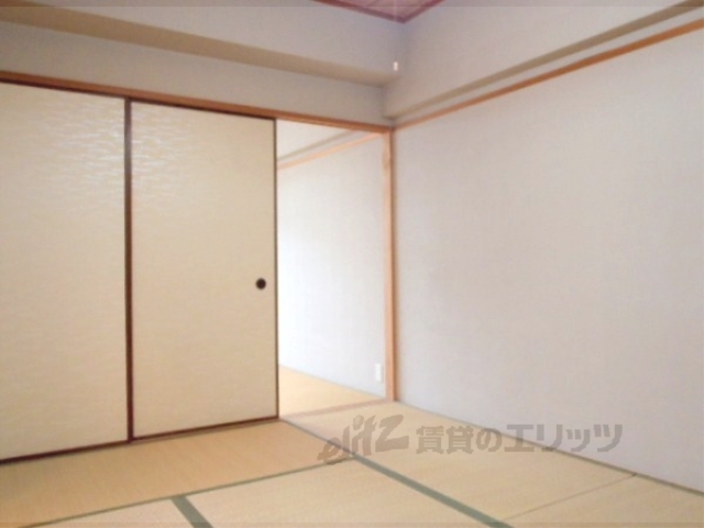 居室・リビング　玄関側和室