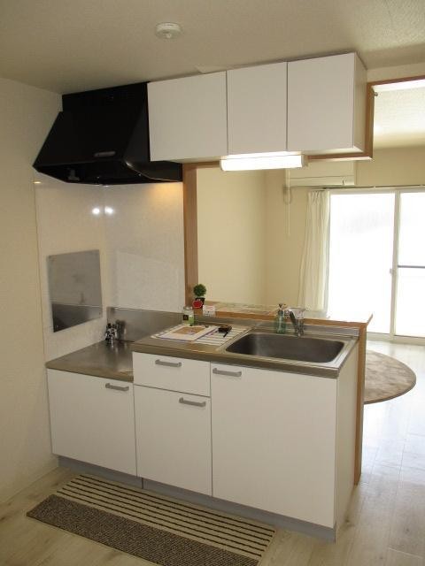 キッチン　カウンター付きの対面キッチンです☆