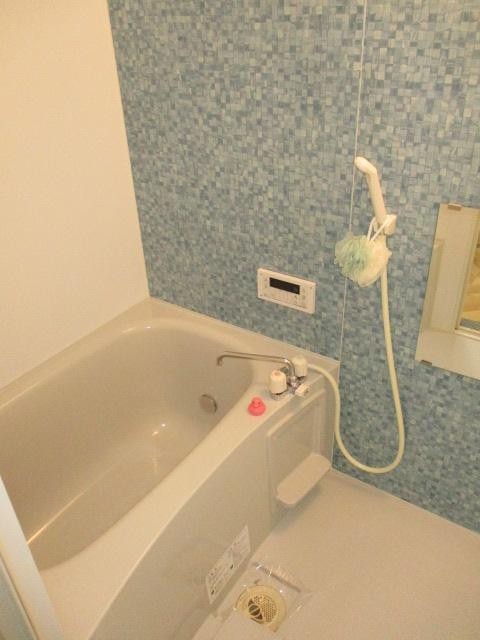 バス・シャワールーム　追い焚き機能付きのユニットバス☆