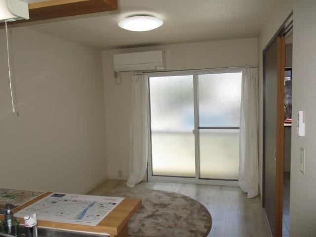 居室・リビング　白が基調の明るいリビング☆