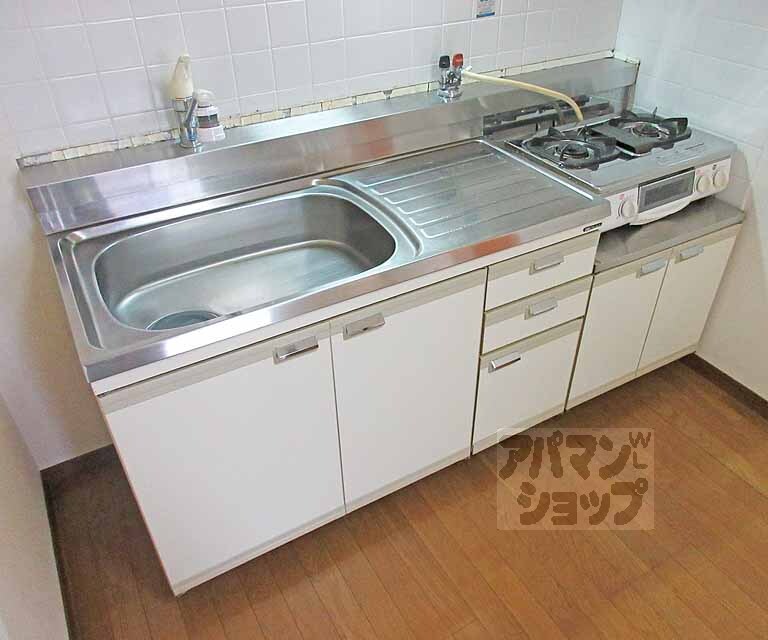 キッチン　シンク大き目のキッチンです・