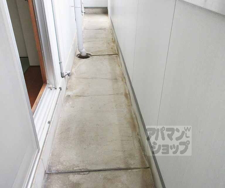 バルコニー　広いのでたくさん干せます・