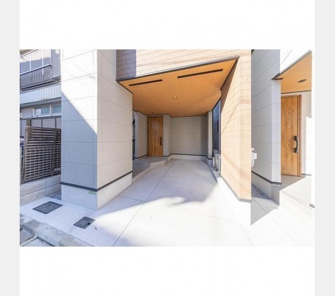 駐車場　戸建てならではの屋根付き駐車場♪