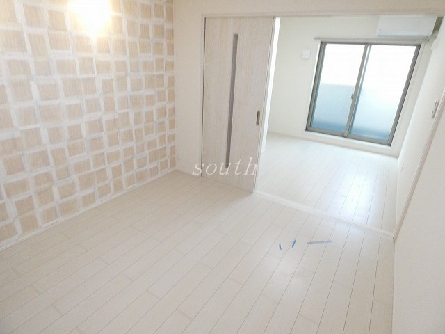 居室・リビング　洗練された清潔感漂う清楚な仕上がり