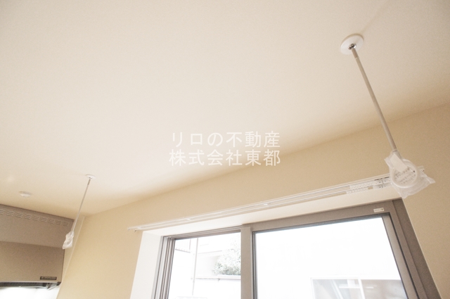 その他設備　室内物干し用金具付！日中の外出や雨の日のお洗濯に便利☆