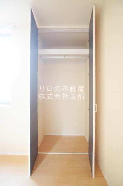 収納　ロングコート・ワンピースがかけられる縦長収納です！