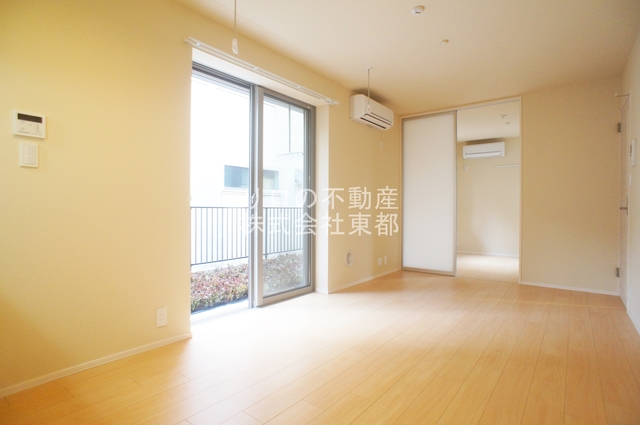 居室・リビング　広いリビングでゆったりくつろげる憩いの空間♪