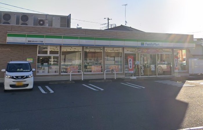 コンビニ　ファミリーマート（コンビニ）まで159m