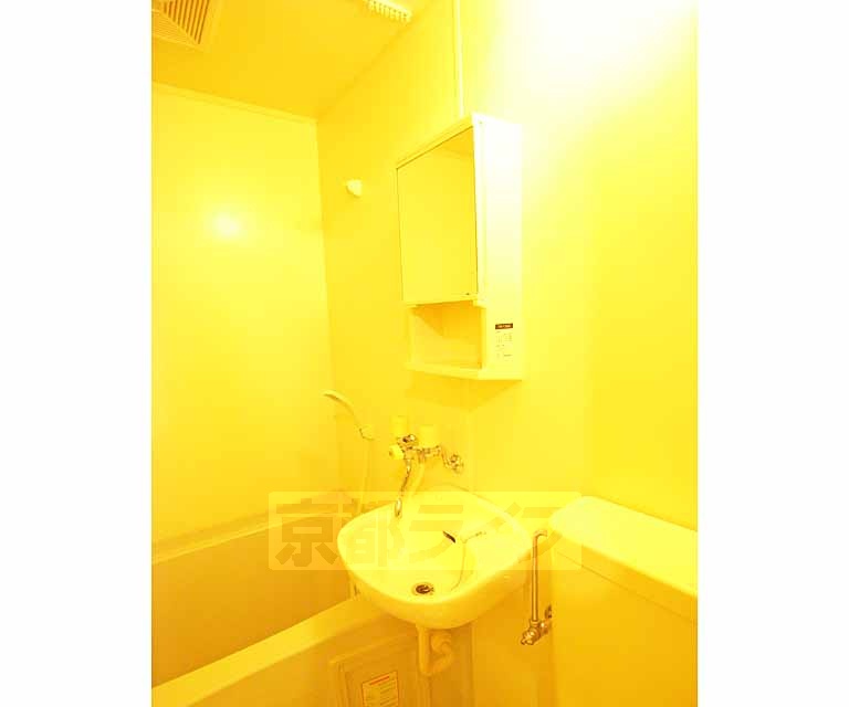 洗面設備　洗面はユニットバスにあります