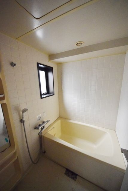 バス・シャワールーム　※同建物　反転タイプ間取り参考写真　現況優先