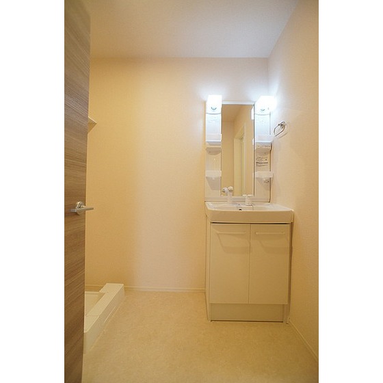 洗面設備　シャワー付洗面所