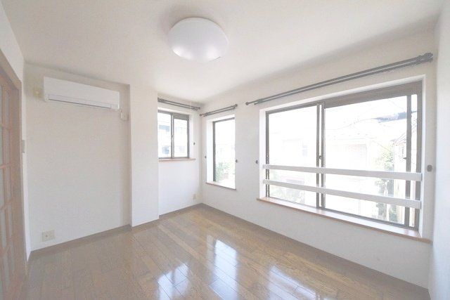 居室・リビング　★角部屋２面採光★