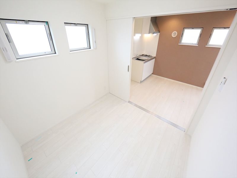 その他　洋室4.2帖　ＤＫ6.1帖　繋げて使用もできます