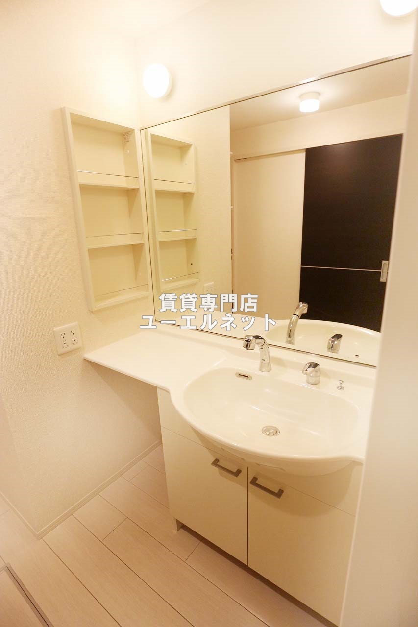 洗面設備　清潔感ある独立洗面台で毎日気持ちよく♪