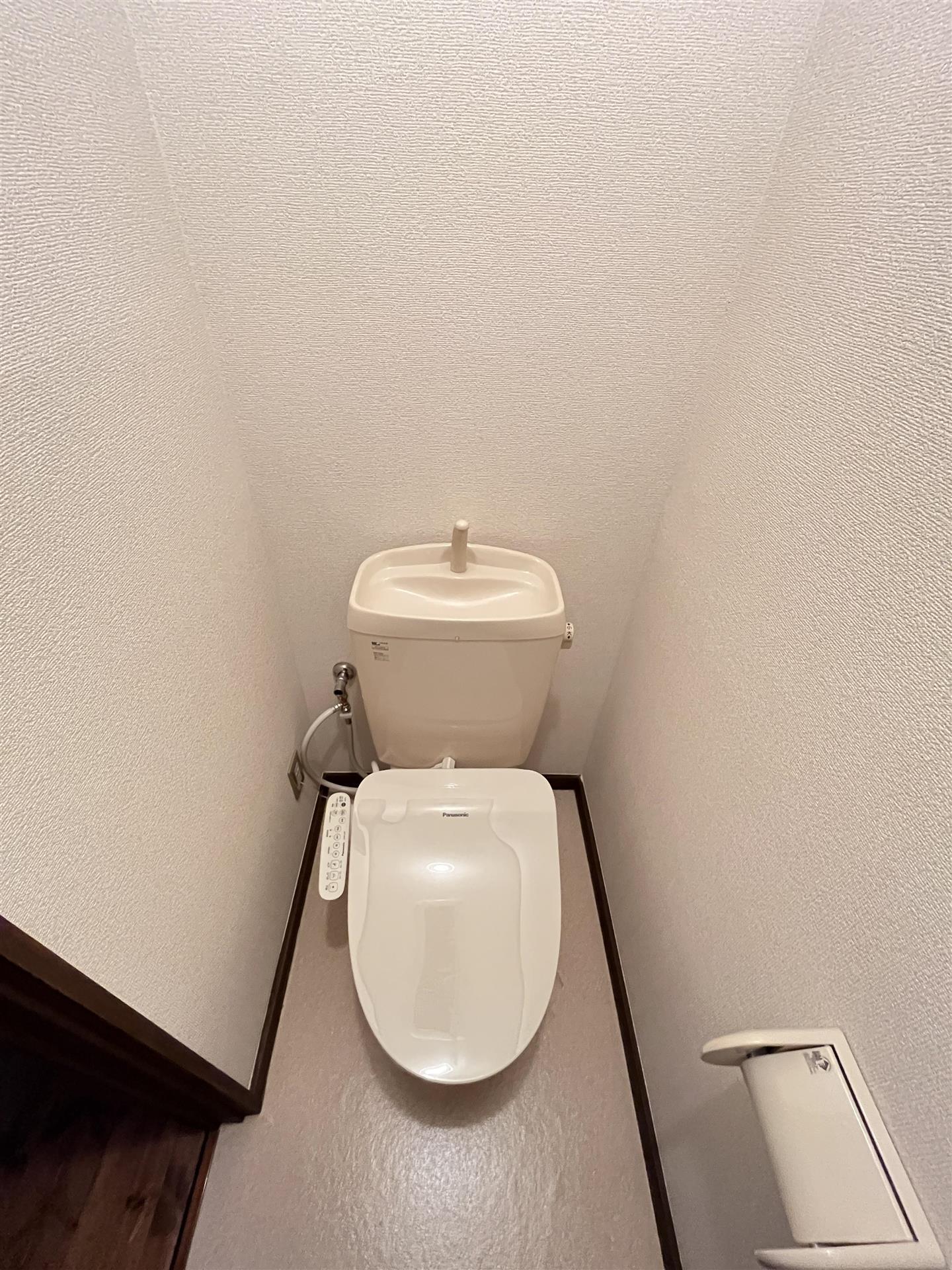 トイレ　温水洗浄機能付き