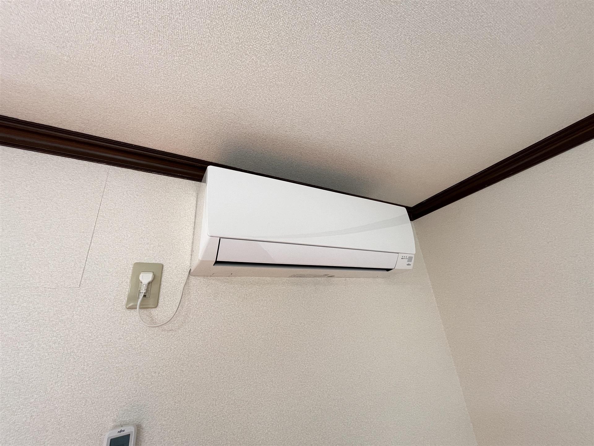 その他設備　洋室にはエアコン設置済み