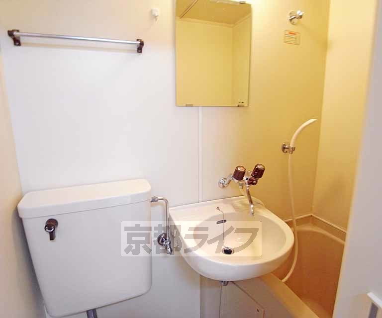 洗面設備　ユニットバスです。