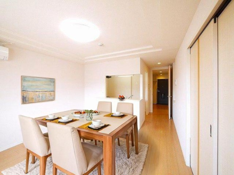 居室・リビング　CGで家具等を配置したもので家具等は含まれません