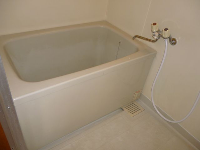 バス・シャワールーム　ゆったり入れるお風呂です