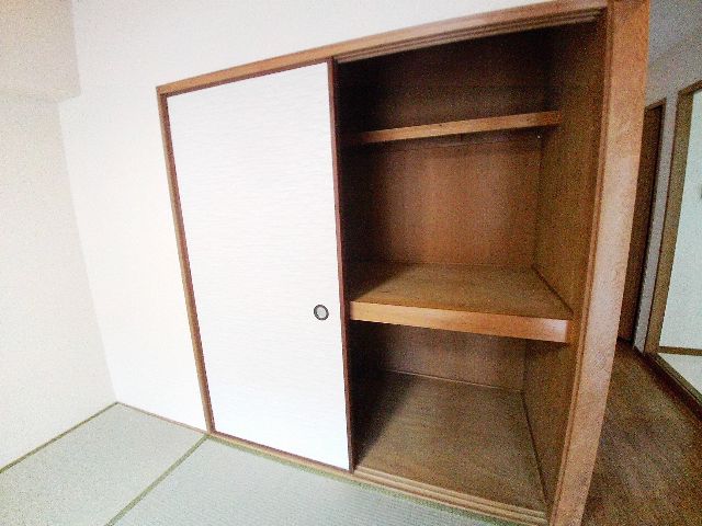 収納　押入