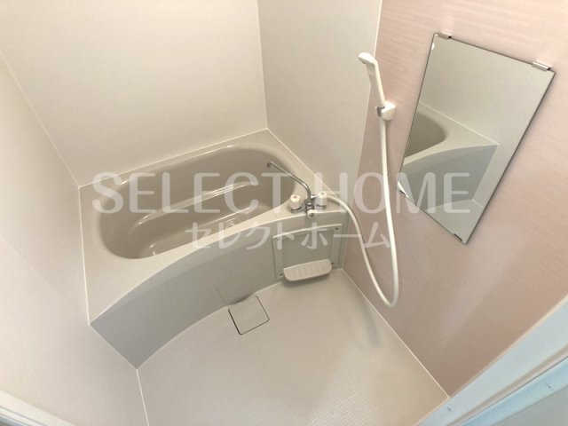 バス・シャワールーム　コンパクトで使いやすいお風呂です