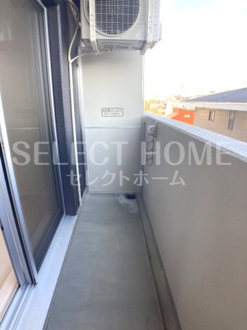 バルコニー　暖かな日差しのふりそそぐバルコニー