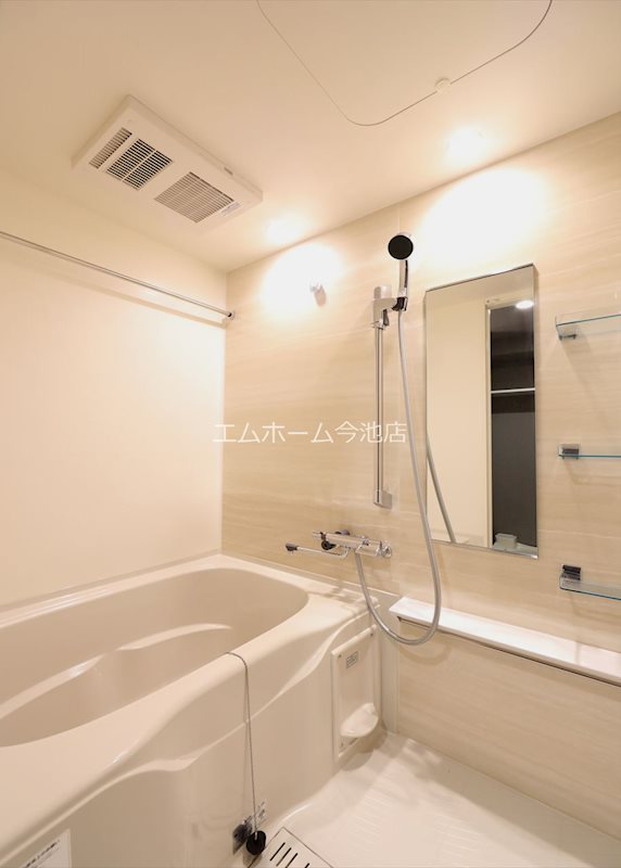 バス・シャワールーム　浴室暖房乾燥機能付バス