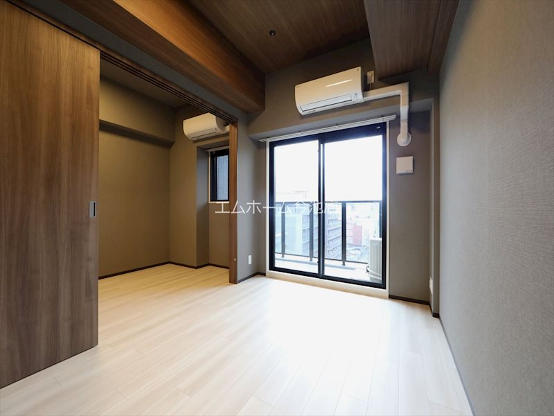 バルコニー　LDK8.9帖　エアコン付　バルコニーに面しています